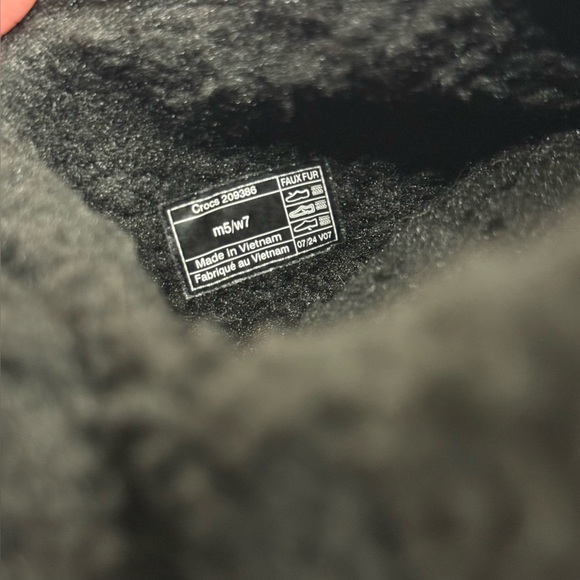 Crocs Classic Cozzzy Slippers - Picture 10 of 11